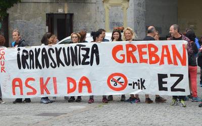 Hirugarrenez greba, hezkuntza komunitateak