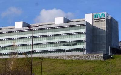 Lan-mundua, 4.0 industria eta zibersegurtasuna hizpide Amaia Antzokian