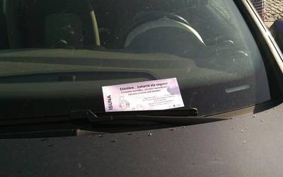 "Isun morala" jarri diete haurrek eskolarako bidea oztopatzen duten autoei