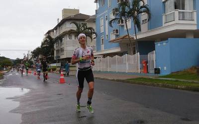 Gurutze Fradesek Hawaiirako sailkapena segurtatu du Brasilgo Iron Manean