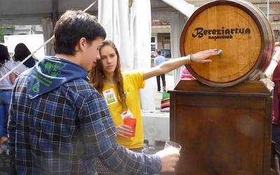 Herri bazkarian alkoholik ez ateratzeko erabakia berretsi du Udalak, "kontsumo arduratsuaren" alde