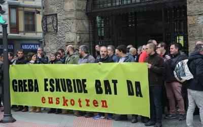 Grebara deitu dute Euskotrenen, eguaztenerako