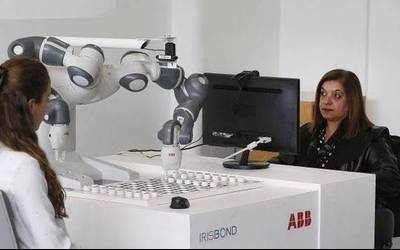 Robotak begiradaz kontrolatzeko modua garatu du Irisbond euskal enpresak