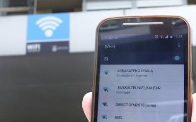 Kaletik joan arren internetera konektatuta