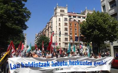 Jarraipen zabala izan du unibertsitatez kanpoko hezkuntza publikoan deituriko grebak