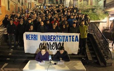 Ingeniaritza Eskolako zuzendariaren dimisioa eskatu dute Herri Unibertsitatearen antolatzaileek