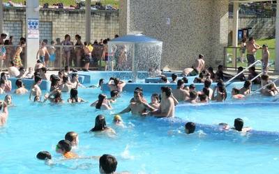 Zapatuan, ekainak 10, irekiko dituzte kanpoko igerilekuak Bergaran