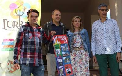 Iurreta antzezlez eta akrobataz beteko duen XI. Kalez Kale jaialdia aurkeztu dute