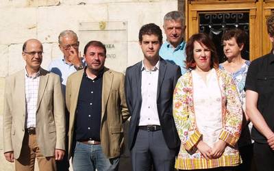 "Berri pozgarria da Parlamentua Altsasun biltzea"