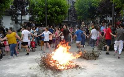 San Juan bezperan hainbat ekitaldi antolatu ditu aurten ere Lesakako Euskara Batzordeak