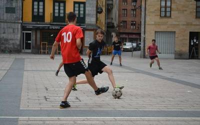 Txaperuek eta Txifor taldeak nagusi, Sarek antolatutako futbito txapelketan