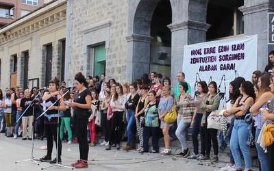 Jende ugariren babesa jaso du Otsemeakek sorginaren panpinarekin eginiko ekintzak