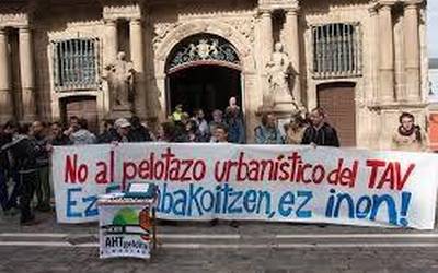 Etxabakoizen aurreikusia zegoen AHTrako geltokia berriz planteatu behar dela dio Nasuvinsak