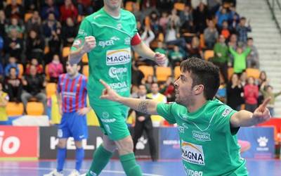Eseverrik urte baterako berritu du Osasuna Magnarekin