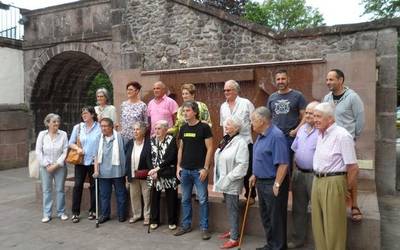 Elizondoko abesbatzaren plazako iturria berriz martxan