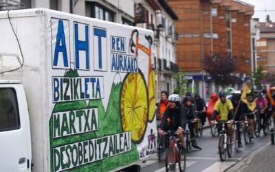 Sustrai Erakuntzak tren plataforma berria eraikitzearen kontra egin du