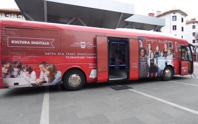 Ikasgela ibiltaria Arrasaten dago gaur