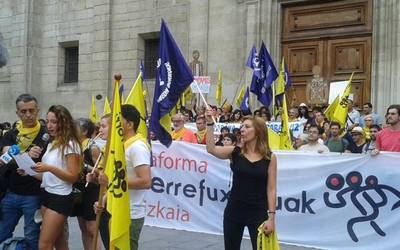 Muga-politikak salatzea, giza eskubideak defendatzea eta elkartasuna adieraztea helburu duen karabana