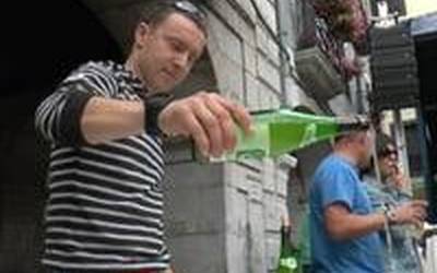 Jana eta edana ez dira faltatu Karmen  jaietan