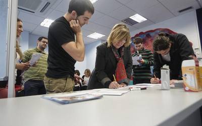 Aldundiak 162.000 euro erabiliko ditu eskualdeko 8 udalerritan gazte-enplegua sustatzeko