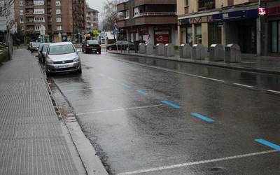 Matienako zebrabide batean kotxe batetik oinezko bati lapurretan egiten saiatu direla salatu dute