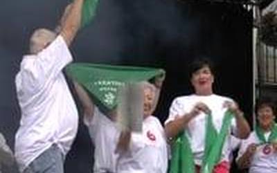 Odol Emaileen Elkarteak botatako  txupinazoarekin hasi dira Santio jaiak