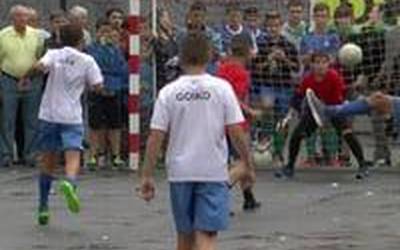 Futbito txapelketa batekin hasi dituzte festak herriko plazan