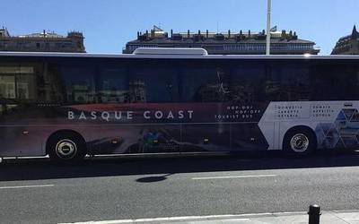 Zumaia, Getaria eta Zarautz zeharkatzen dituen autobus turistikoak zeresana sortu du udalbatzarrean