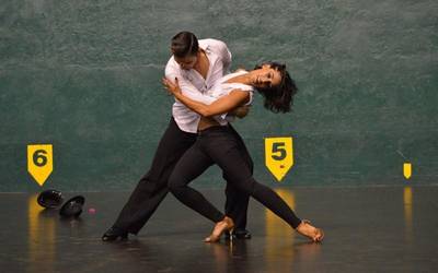 Born to Dance dantza eskolaren emanaldia bihar Gurean