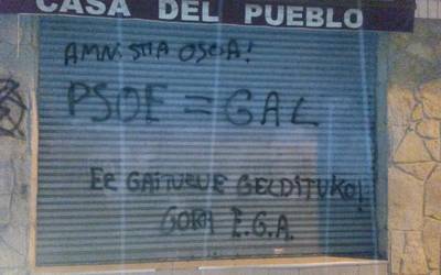 Pintaketak egin dituzte berriro Sopelako Herriko Etxean