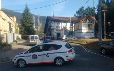 Iaz Aretako geltokian hil zen gaztearen aitak sinadura bilketa abiatu du harrapaketak ekiditeko