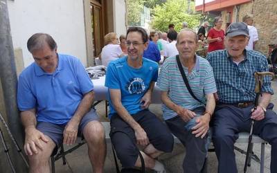 Argazki galeria: San Bartolome eguneko sardina jana