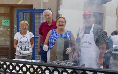 Sardina janarekin bete dute sabela antzuolarrek