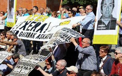 [Argazkiak]  Larri  gaixo  dauden  presoak  etxeratzeko  mosaikoa  egin  dute  Basaurin