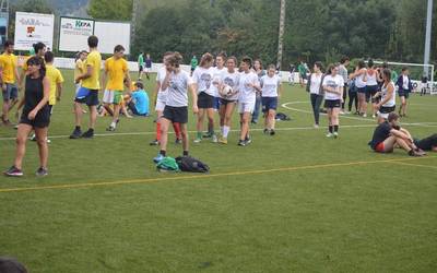 16 talde futbolean eta 140 lagun ­bazkaltzen