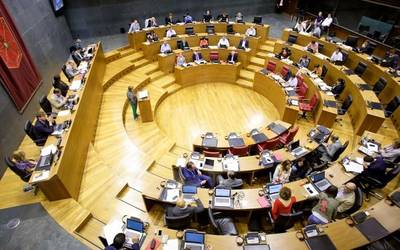 Parlamentua Altsasuko auziko fiskaltzaren eskaerarekin “erabateko desadostasuna” azaldu du