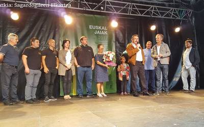 Omenaldi xumea larunbatean sagardogileek, Bereziartuari