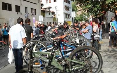 Birzikleta Azokarako material bilketa, bihartik aurrera