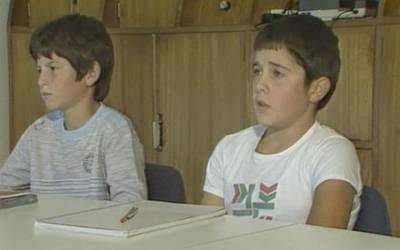 [BIDEOA] Zumaiako bertso eskolaren hastapenak 1984ko ETBko saio batean