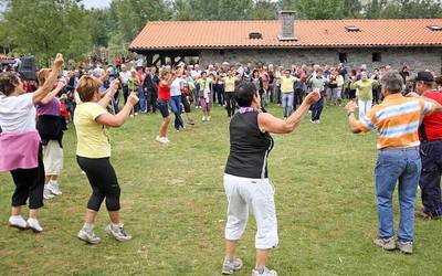Bi irteeratan, izenematea zabalik