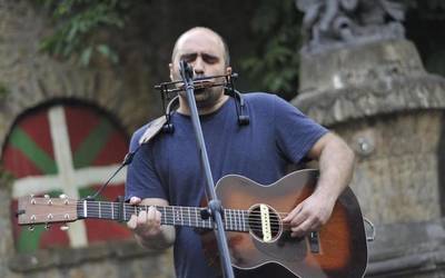 Iker Martinezen musika zuzenean gozagarri