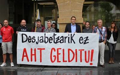 AHTaren desjabetzeen aurka mobilizatu dira