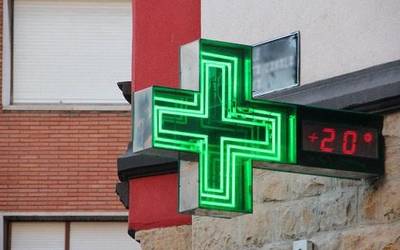 Azkoitiko farmazien guardiak gutxituko dituzte