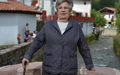 Martina Etxenikek bota du Illekuetako bestetako txupinazoa