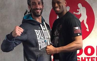 Aratz Garmendia munduko puntako borrokalariekin entrenatzen ari da Londresen, Michael Venom Pagerekin, esaterako
