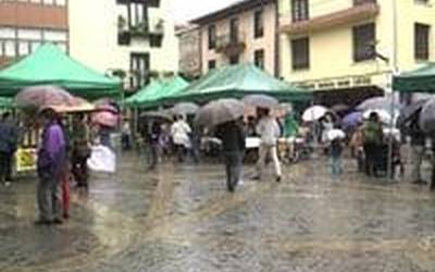 XI. urtez egin dute barazki eta artisau azoka