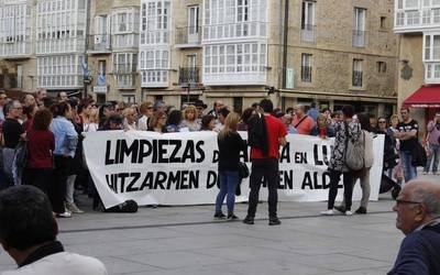 Protesta egin dute garbiketa arloko langileek, hitzarmen duina lortzeko
