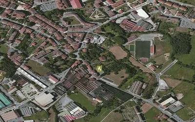 Elorrion jarduera bako enpresa batean sortutako sua itzali dute