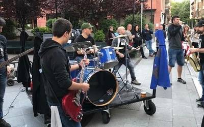 Zornotzako kaleak eszenatoki bihurtuko dituzte herriko musika taldeek zapatuan