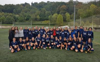 Bergarako futbolari gazteek Realeko prestatzaileekin entrenamendu berezia egin dute